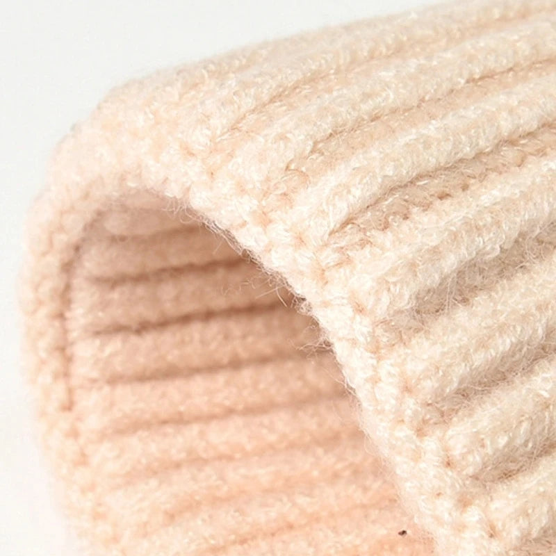 Fashionable Knitted Hat for Men & Women